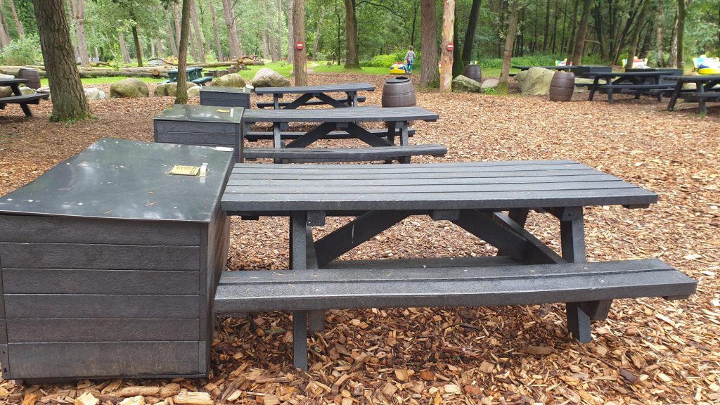 picknicktafel bos julianatoren rust rustige plek tot rust komen boswandeling