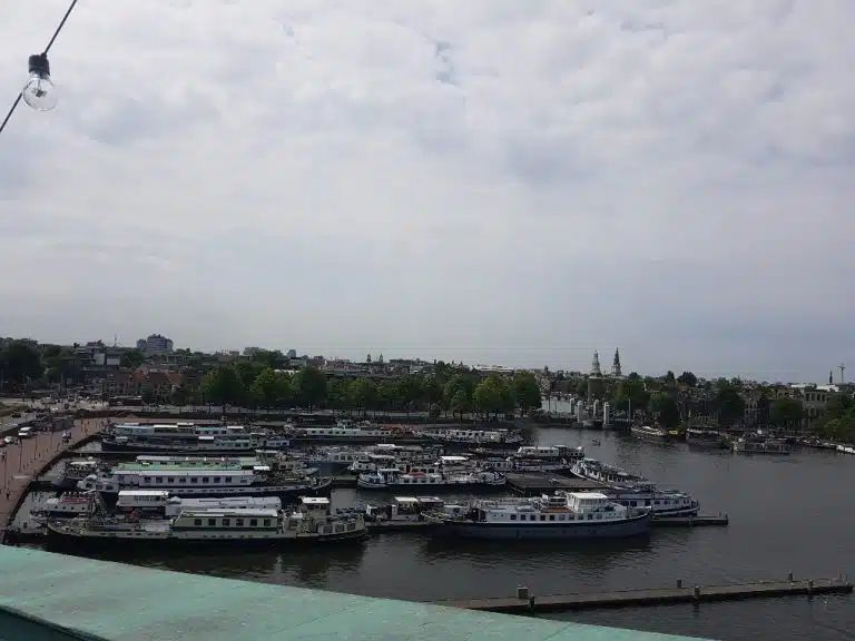 nemo uitzicht over amsterdam haven