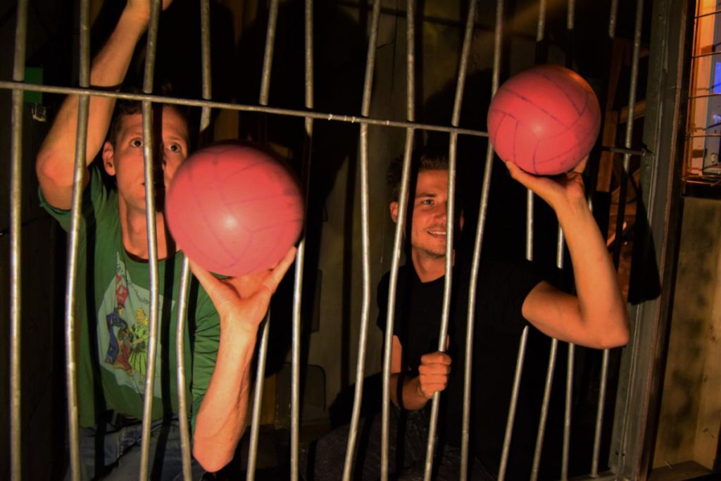 escape rooms voor kinderen temple challenge ballen gooien gevangenis