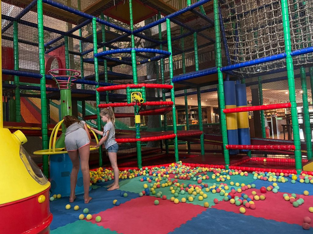 hullie speelboerderij binnenspeeltuin ballenbak uden